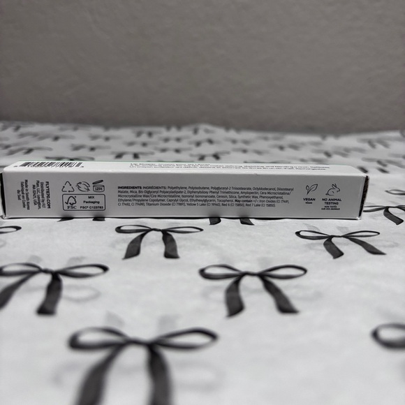 💄 FLYTE.70 — Chiseled Lip™ Lip Shaper in Fame - Picture 6 of 7